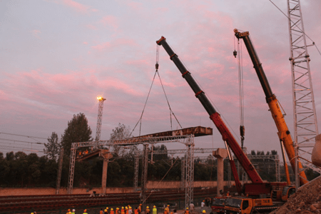 中鐵二十局集團(tuán)二公司小厲項(xiàng)目人行天橋二級施工今日圓滿完成